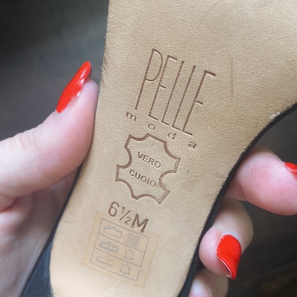 Gorgeous Buckle Singbacks - Picture 8 of 9